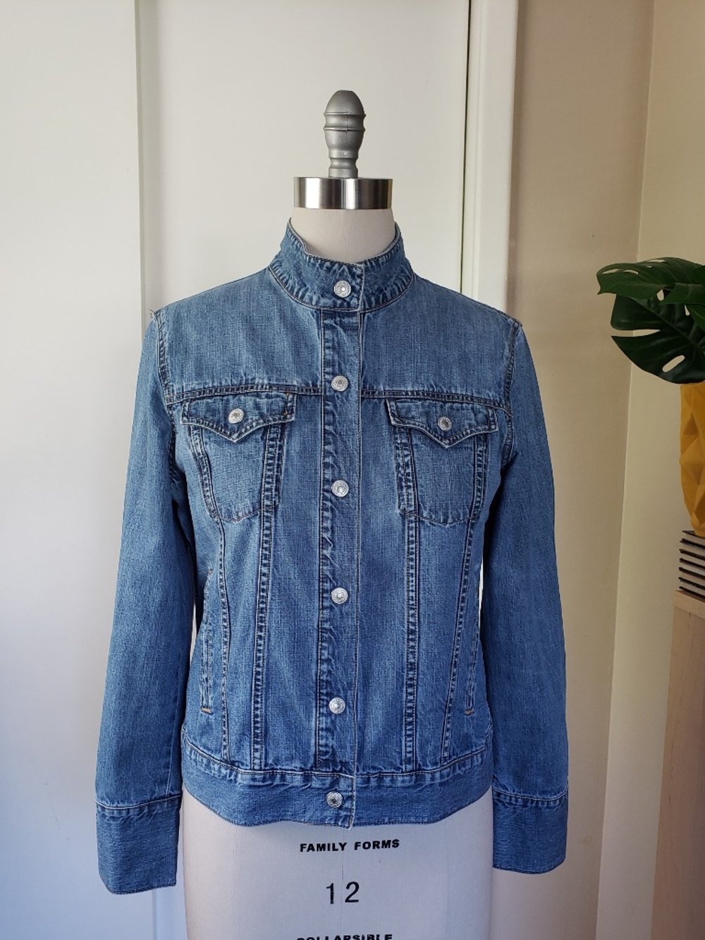 GAP Classic Denim Jacket Size Large